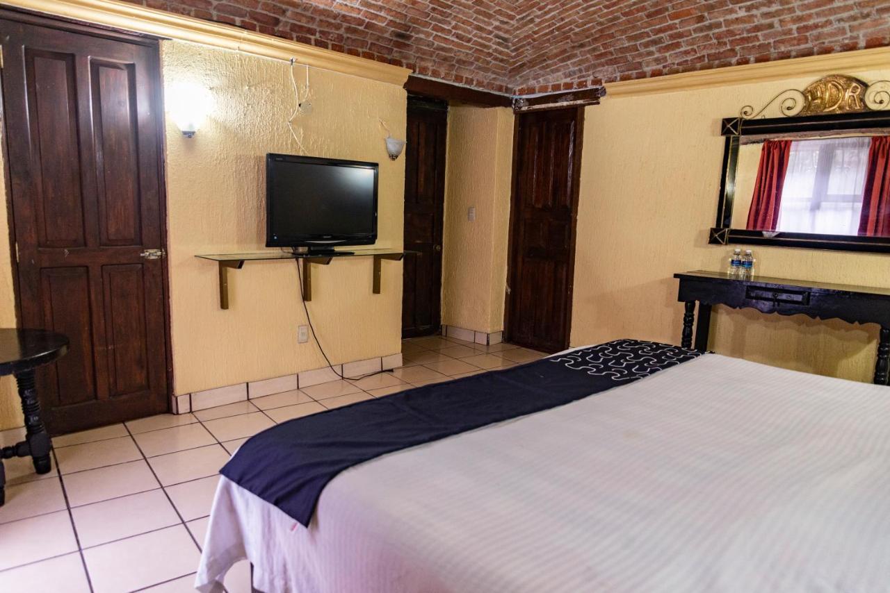 Hotel Hacienda De Cobos *